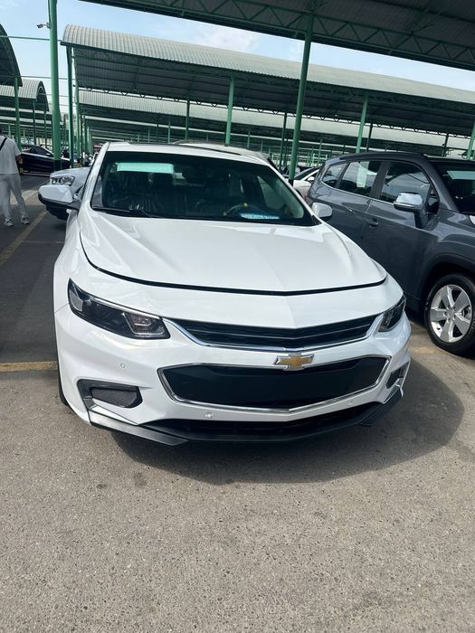 Chevrolet MALIBU 2 moshina yangi oz yurgan
