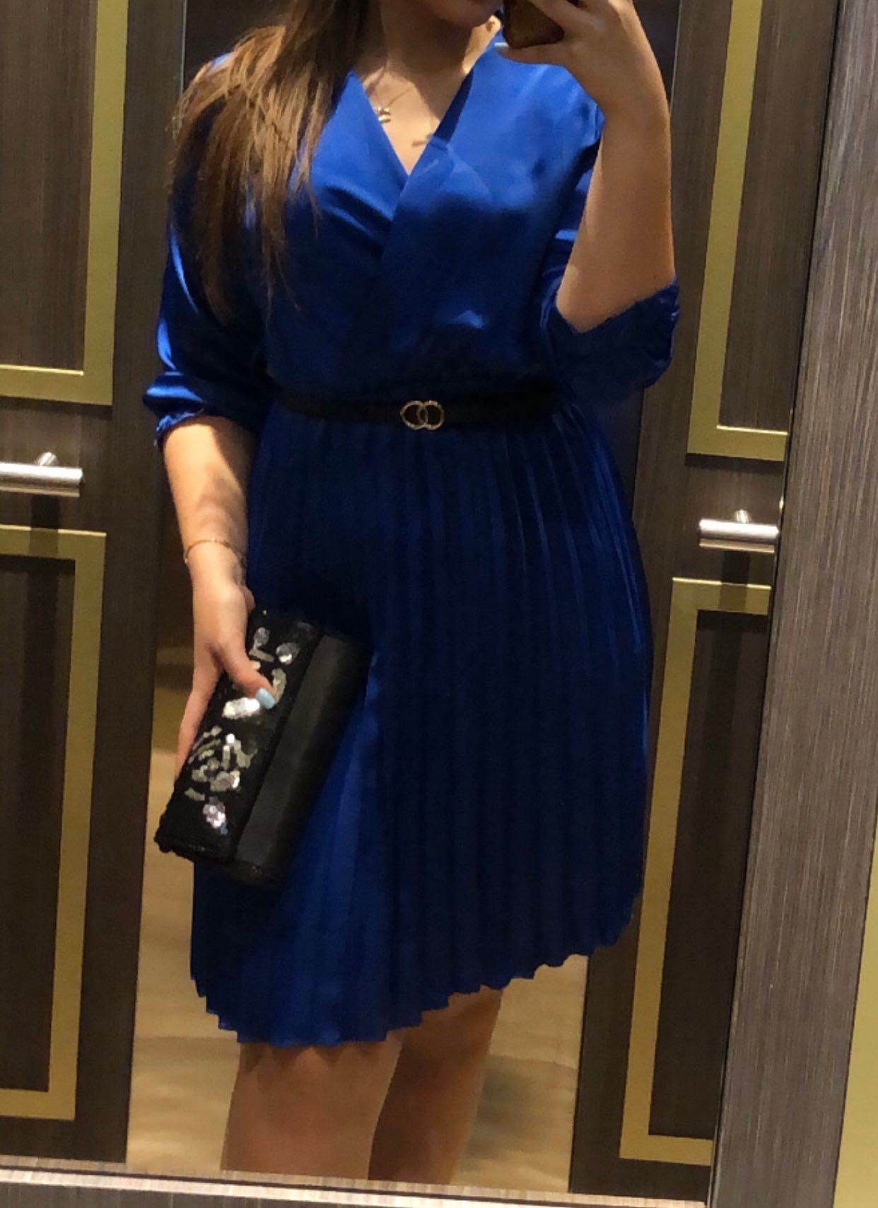 Къса тъмно синя рокля