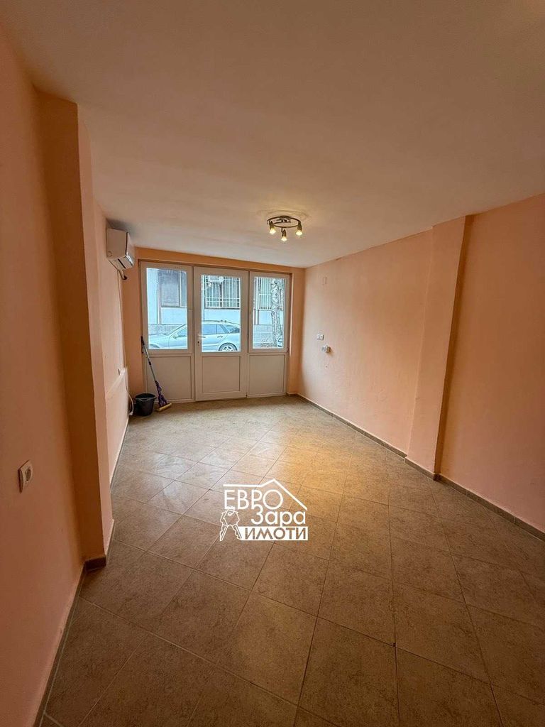 Дава се под наем Магазин в Стара Загора, Център - 18 кв.м за 127.5 € - Снимка #1