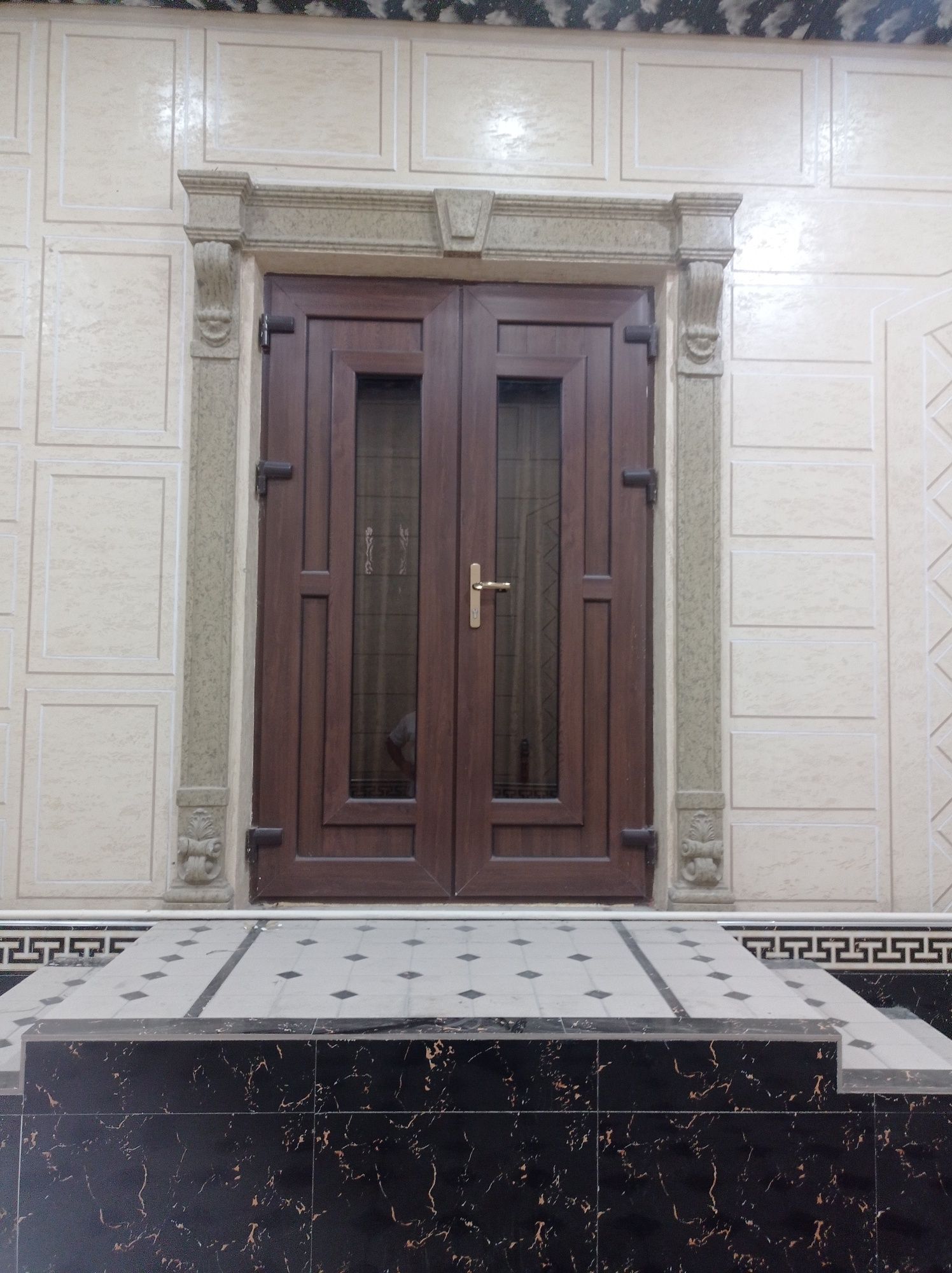 Akfa eshik va romlar bolib tolashga urnating