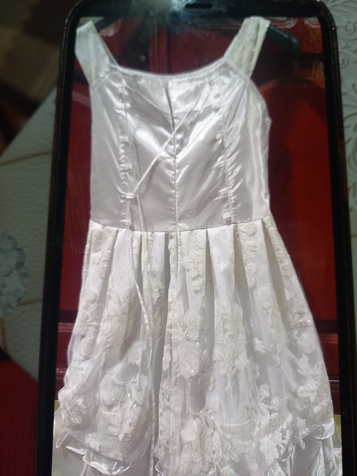 Нарядное белое платье для девочек