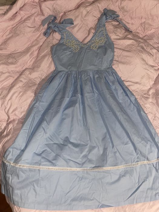 Нежное голубое платье с бабочками