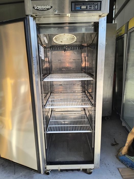 Вертикален Фризер -- 20 градуса