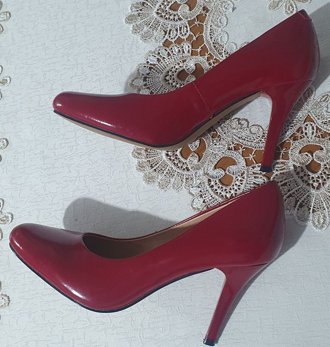 Vând pantofi damă  cu toc