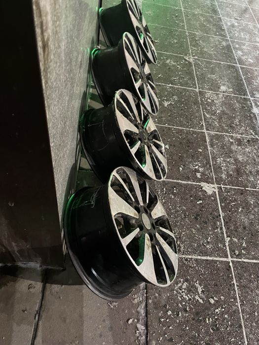 Продам литые диски на 16