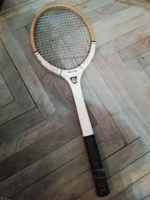 Vând rachetă tenis DUNLOP veche