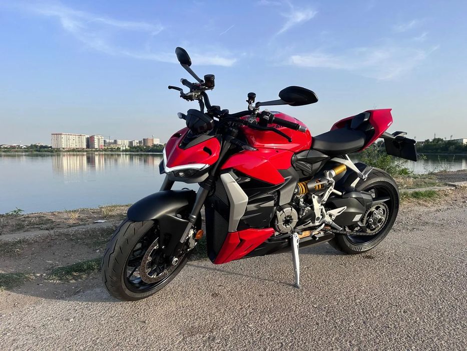 Ducati Streetfighter V2 Ducati Streetfighter V2 Rosu - 2023 - 6770 km