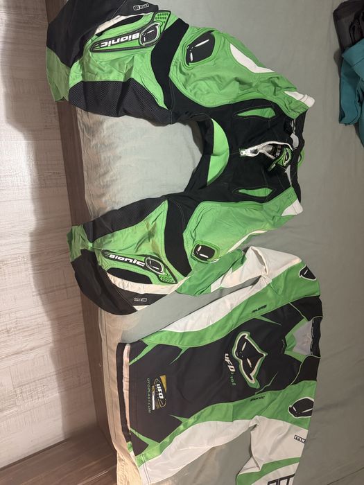 Бридж кросов панталон и блуза