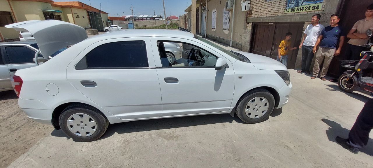 Holati zòr,yangidek turibdi,metani yangi qoyildi,konditsioner bor