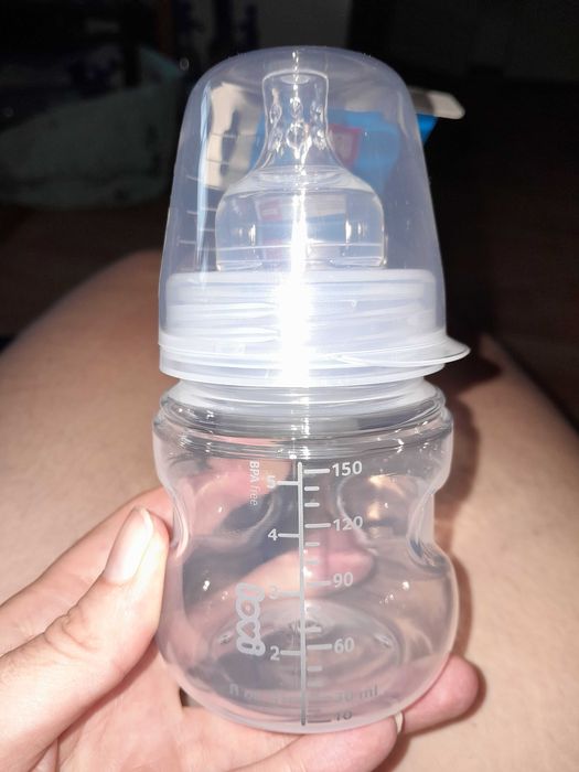 Set nou-nout: 2 biberoane anti-colici + 2 suzete + 3 sudocrem