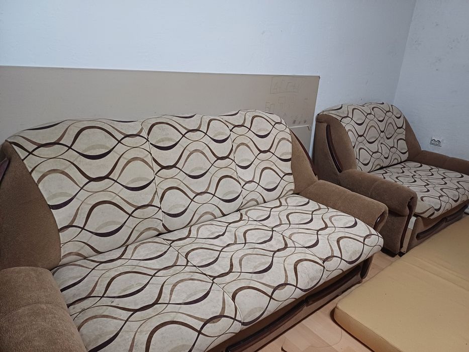 Продам недорого диван и кресла