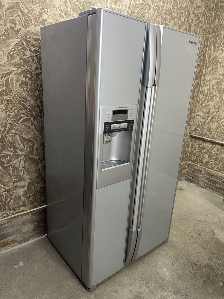 Продается холодильник Hitachi side-by-side 584л