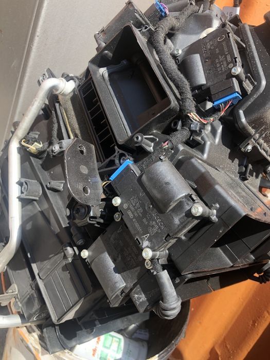 Вентилатор за парно радиатора и реостат моторче Audi А6 4f Ауди А6