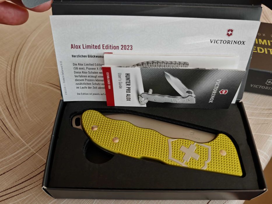 Швейцарски нож Victorinox Hunter Pro Alox Limited Edition 2023