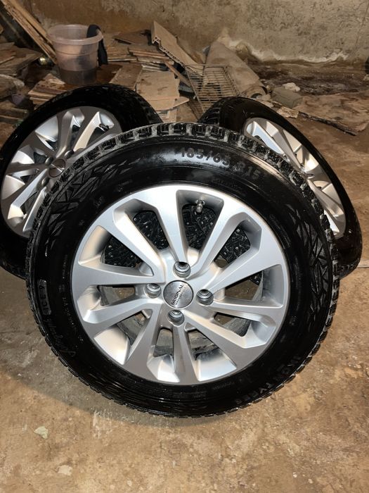Комплект резина шипы зима Ikon Tyres 185/65 R15 с дисками титан