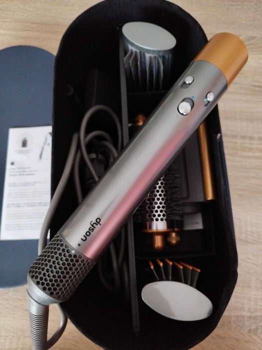 Продавам мултифункционална маша DYSON 1300w