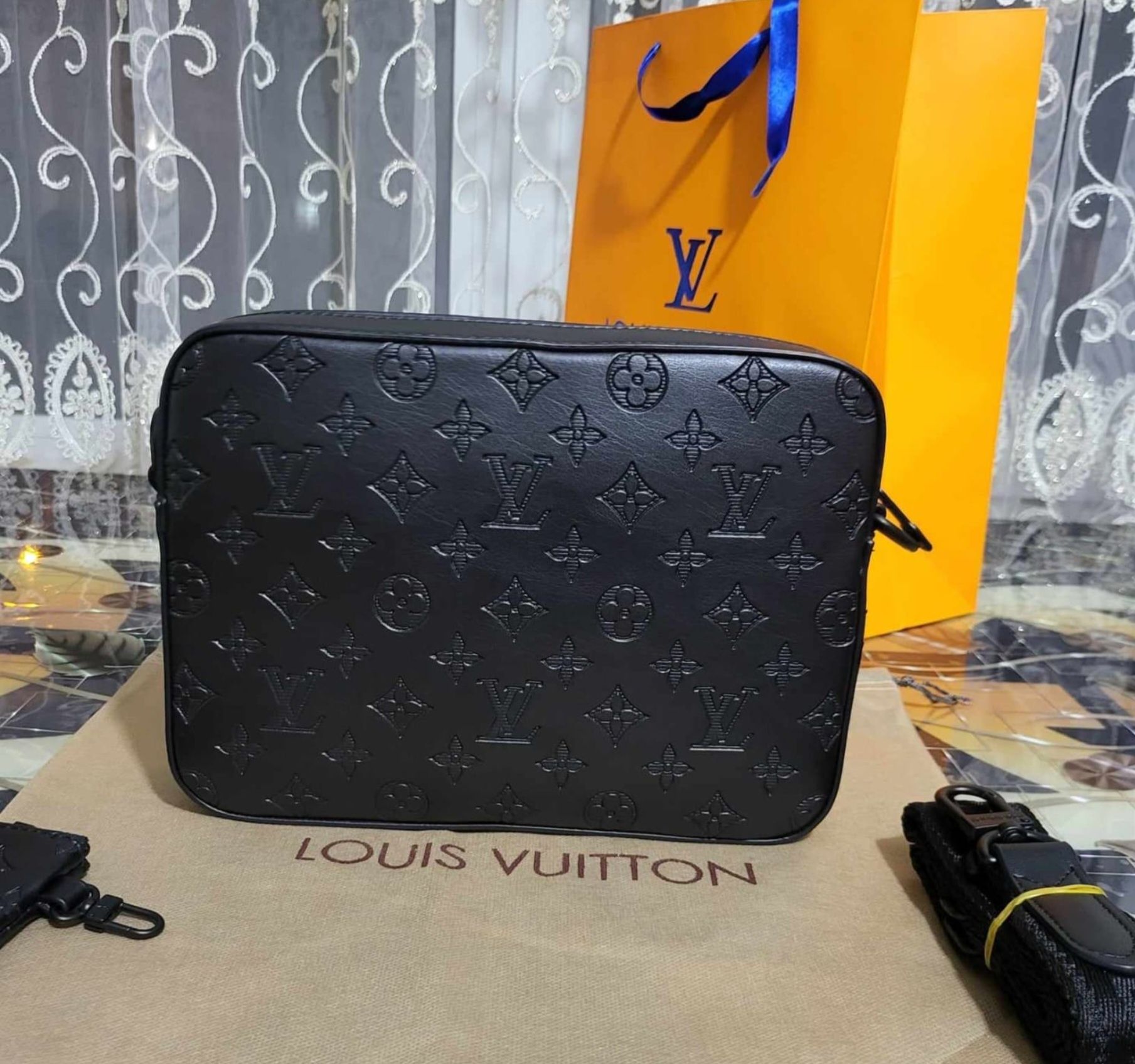 Мъжка чанта louis vuitton