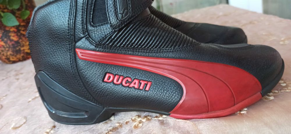 Обувки за мотор DUCATI-PUMA № 44-цена 120 лв.