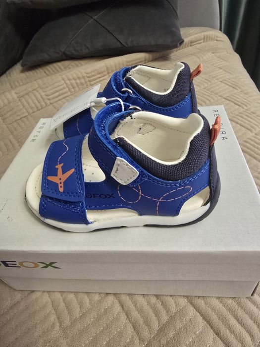 Продается обувь детские фирмы geox.  Размеры 18.