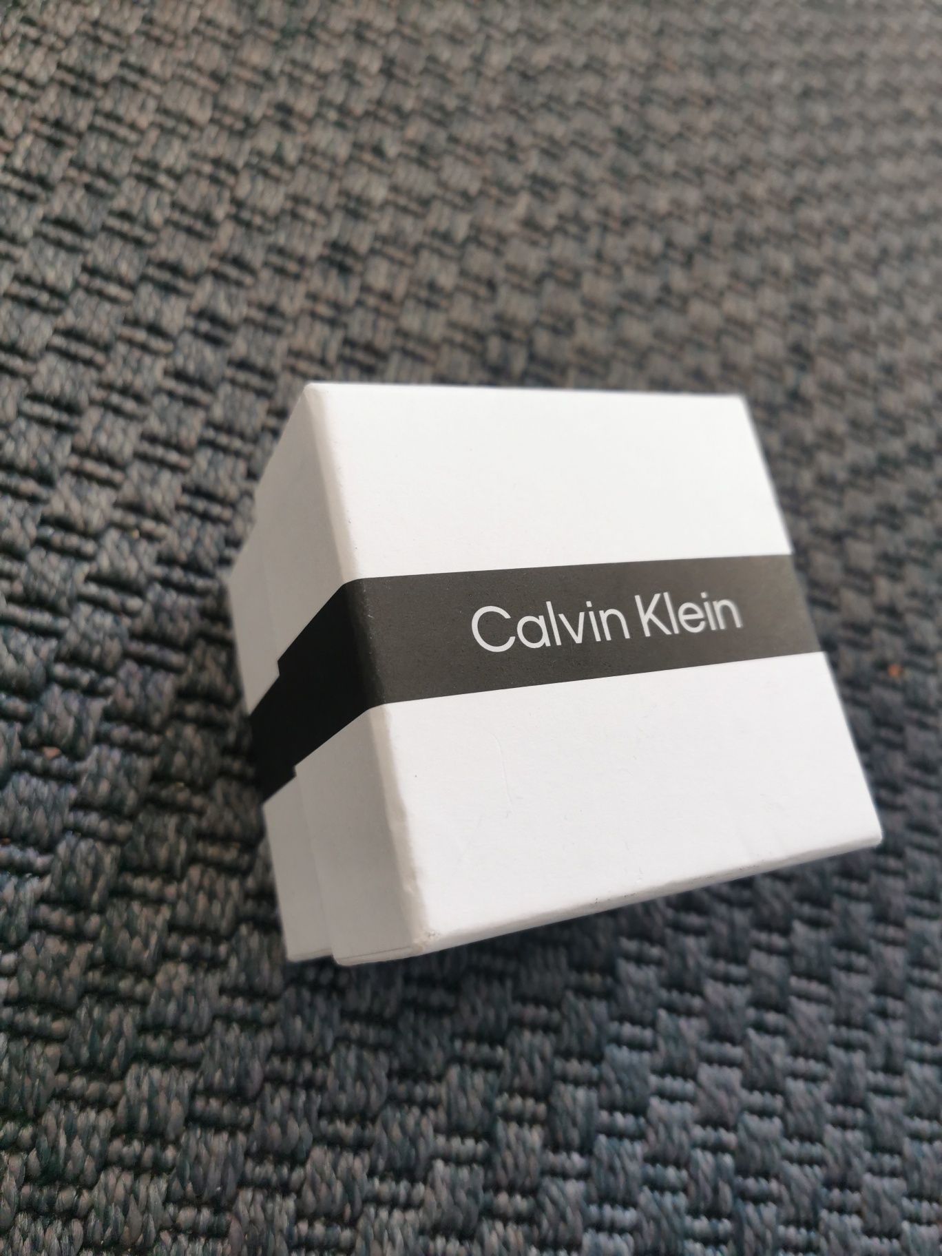 Нови обеци Calvin Klein