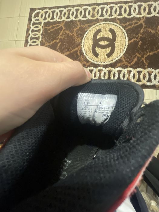 Vand jordan 1 marimea 36.5 se livreza prin