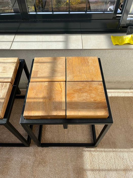 Scaune tip industrial cu cadru din fier forjat si  baza de stejar