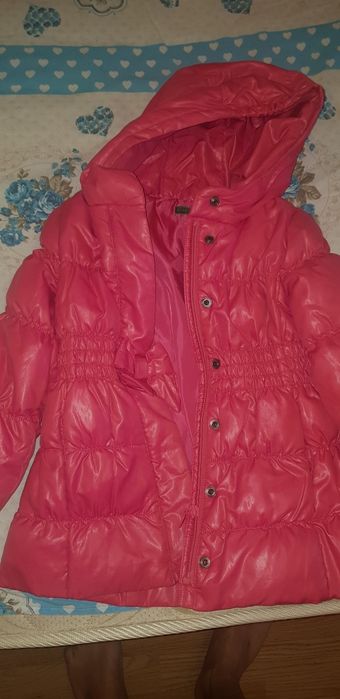 Geaca fete 3-4 ani cu fulgi,purtata 2/3ori,80lei fix.