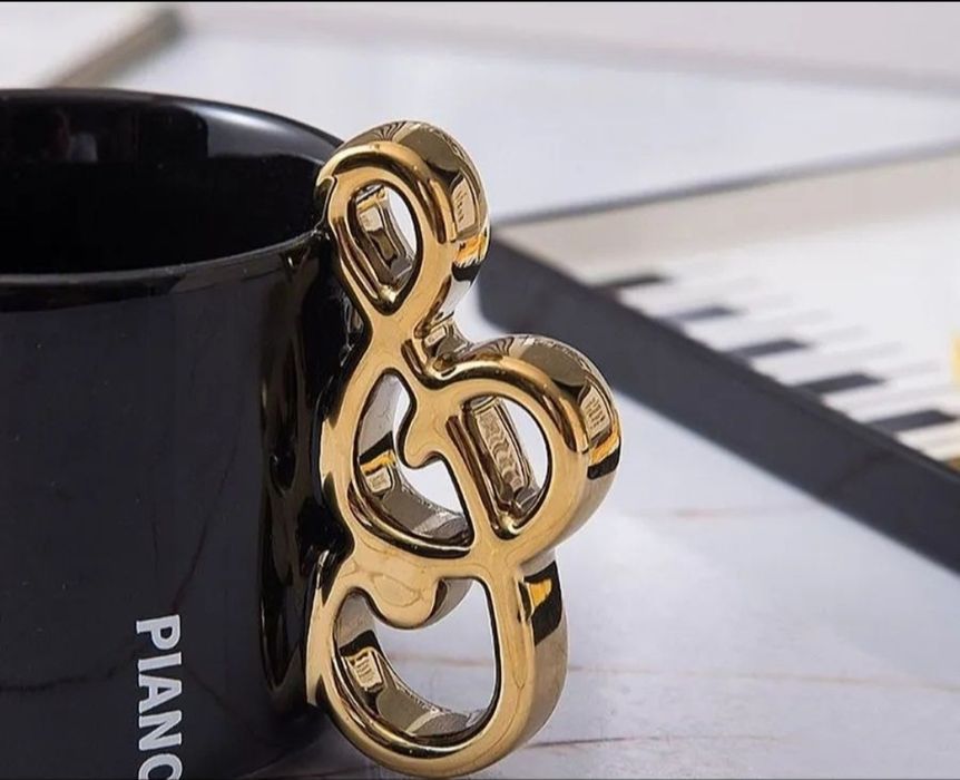 Дизайнерский набор кружки, блюдца и ложки в музыкальном