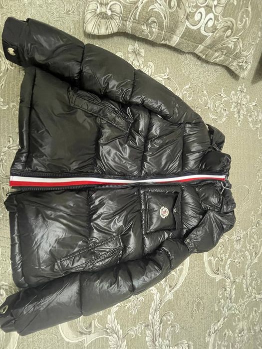 Пуховик Moncler Глянцевая Black