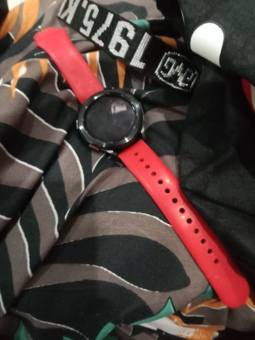 Смарт часы за 100 брали без зарядки