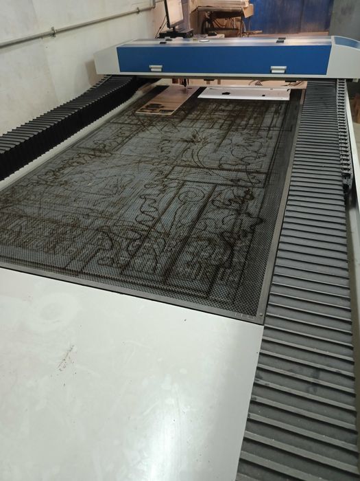 180W 1325 CO2 Лазер за гравиране и рязане Co2 laser 1300*2500мм