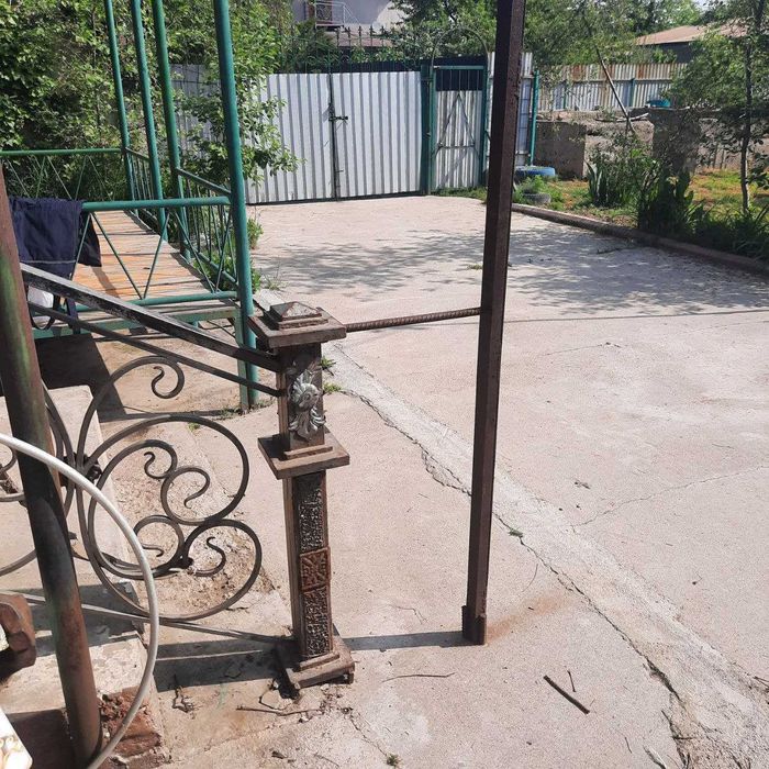 Продаётся дача с баней, двумя домами и бассейном