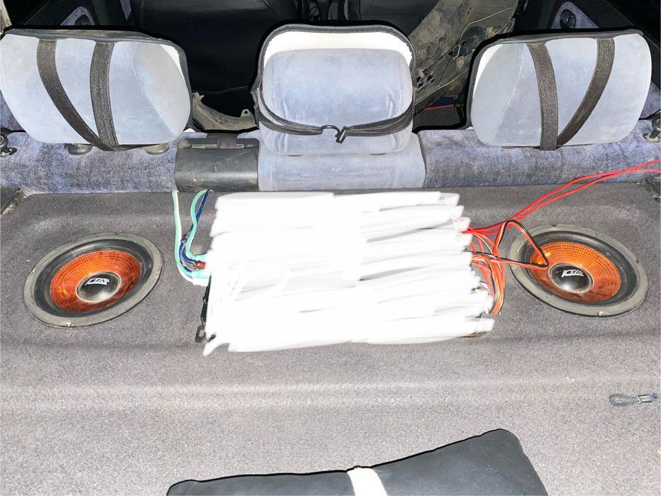 2 колонка буфер 25000 тг даусы дерски ұрып тұр