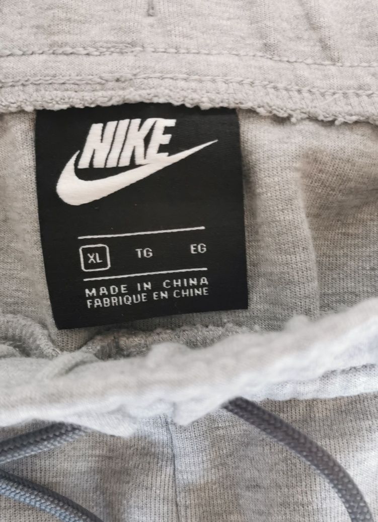 Панталони Nike Tech XL
Размер М