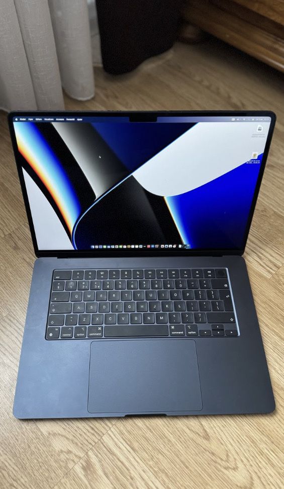 Macbook M2 • 256 GB • 8 GB RAM • Apple 2022