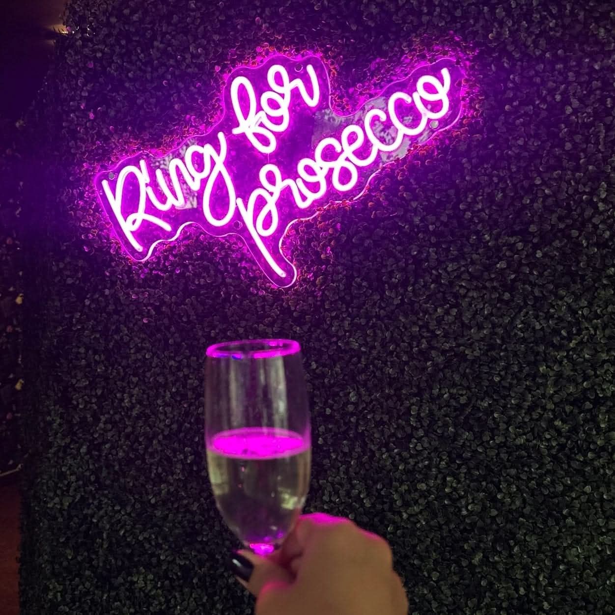 Panou evenimente Ring for Prosecco de vanzare sau colaborare