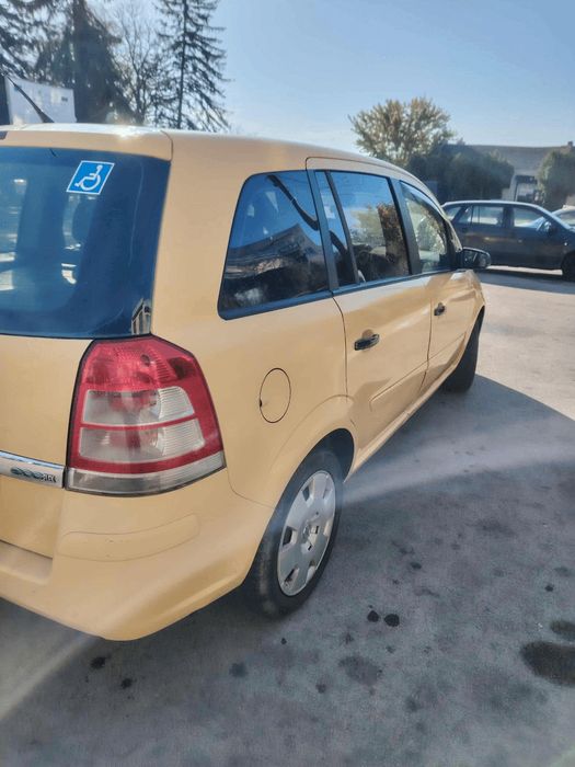 Продавам Опел Зафира Б