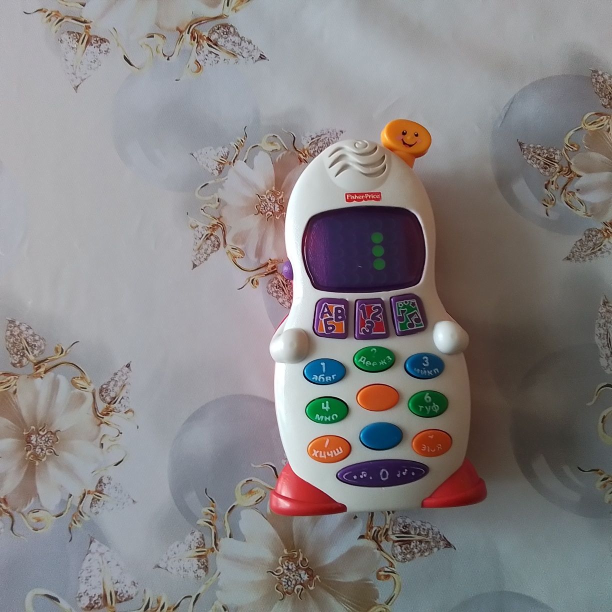 Обучающий телефон с экраном для детей от Fisher Price.