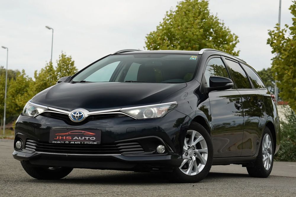Toyota Auris Panoramic • Hybrid • Revizie • RAR • GARANTIE 12 Luni
