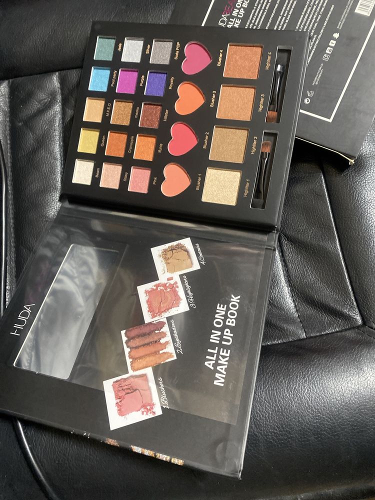 Палитра за грим Huda Beauty