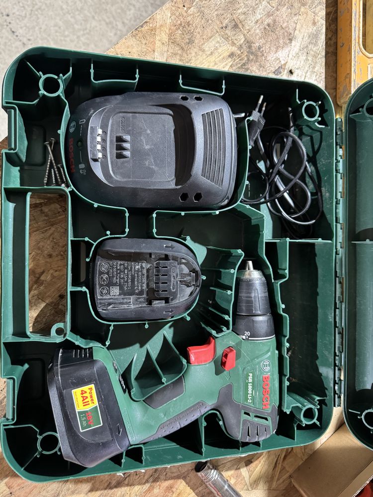 Bormașină Bosch cu 2 acumulatori, stare perfectă!