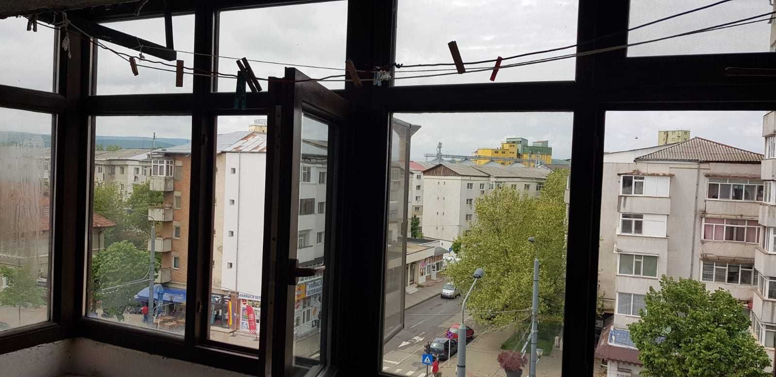 Vânzare apartament decomandat, 2 camere,60 mp utili, bloc Aurocor gară