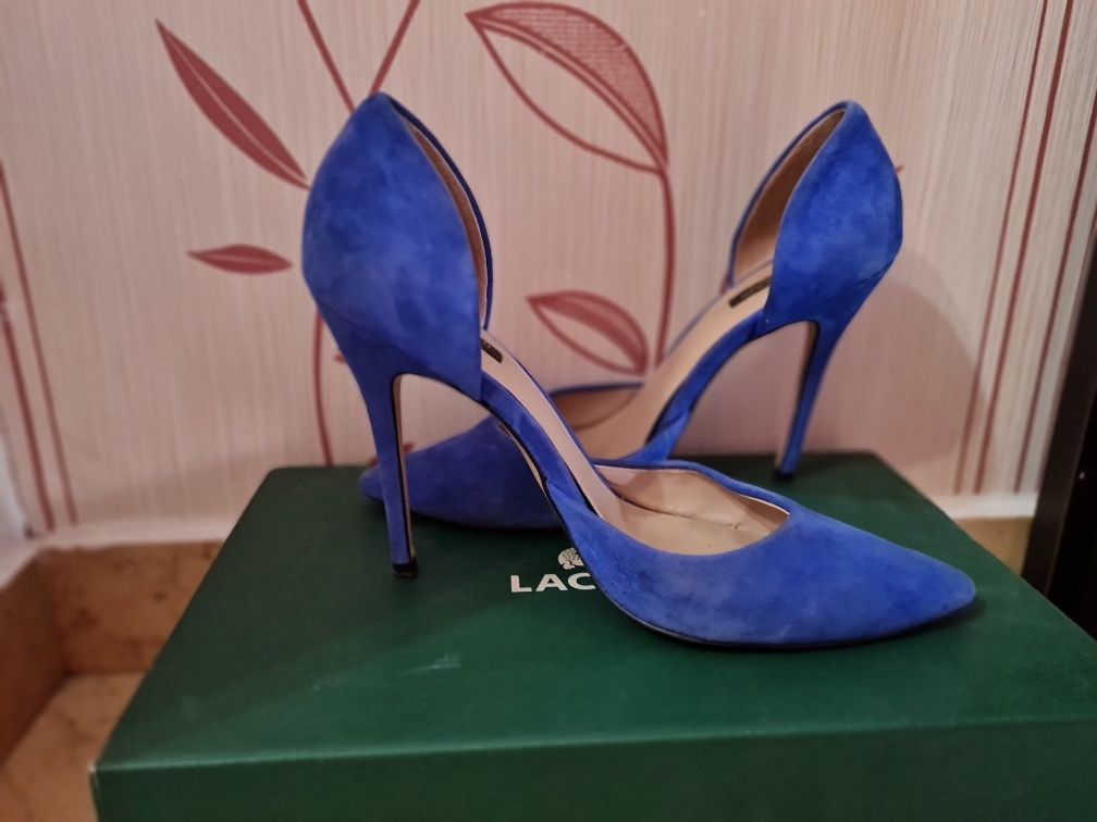 Pantofi stiletto