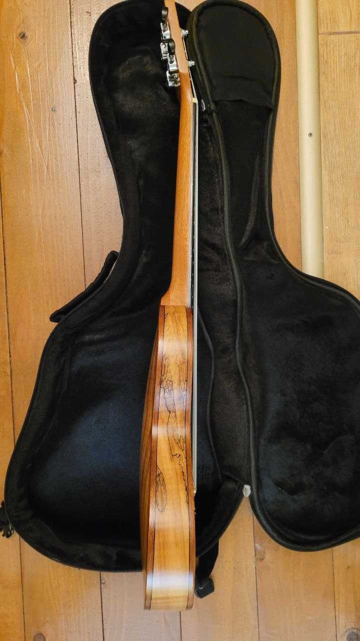 Thinline Travel Tenor Cutaway Kala ukulele