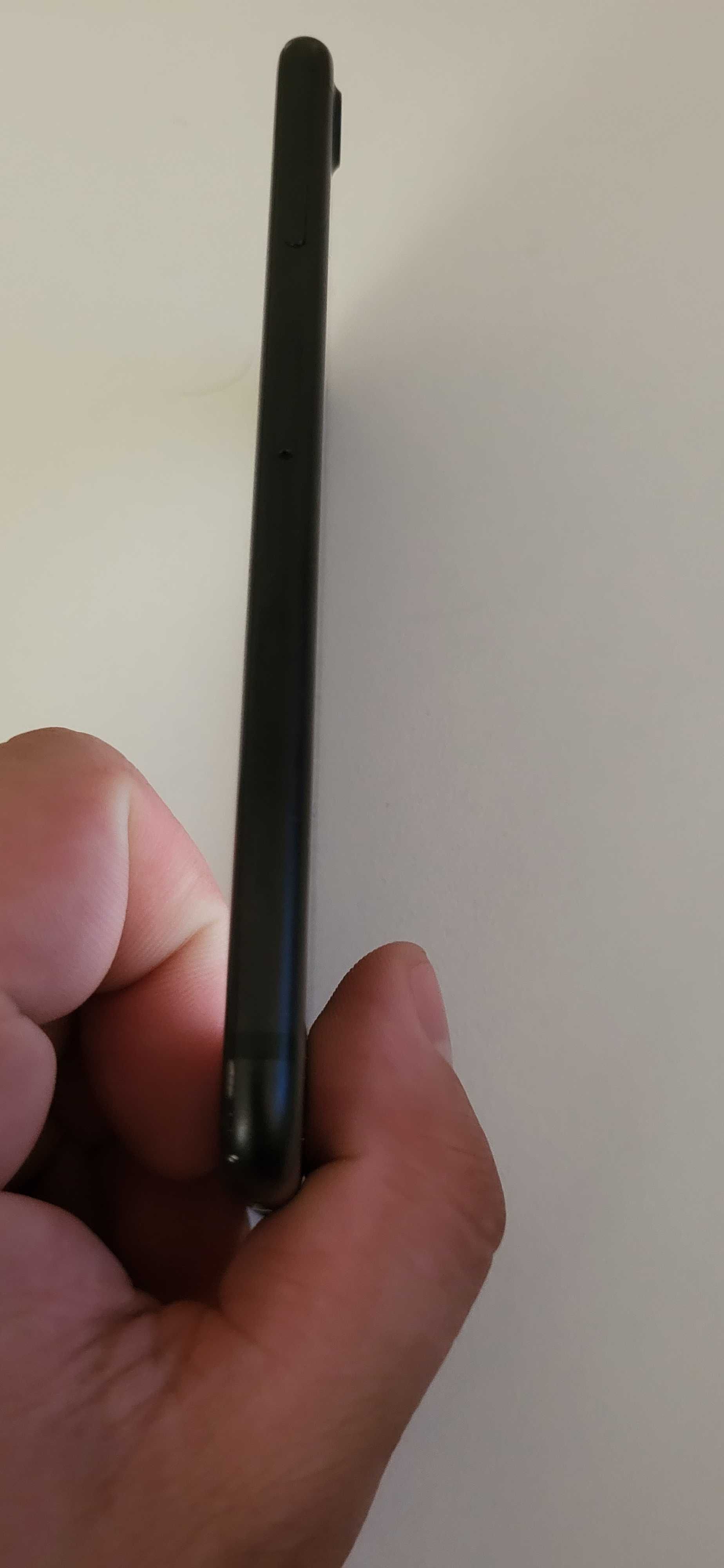 Продавам Iphone 7