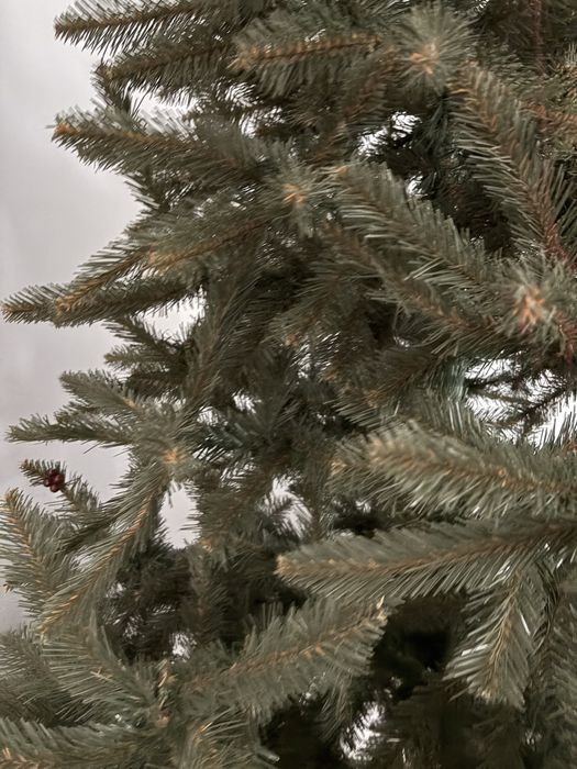 Brad artificial superb, stare ecepțională