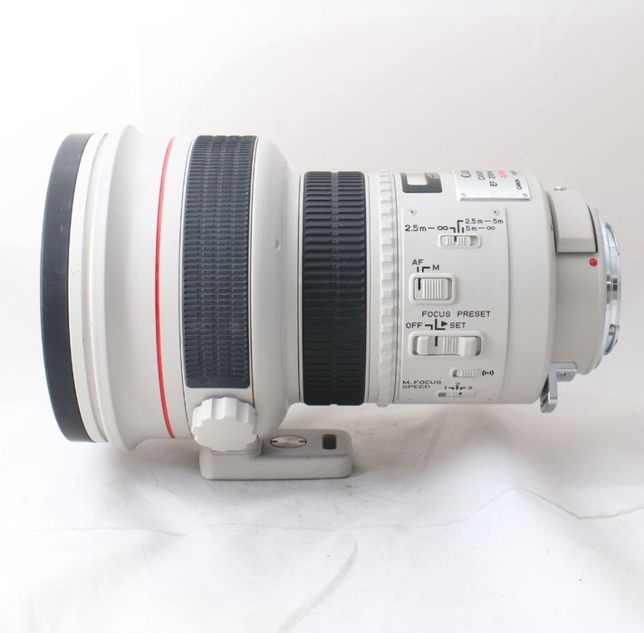 Canon 200mm f 1.8  bokeh monster