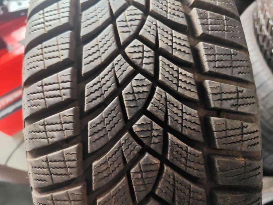 4бр.зимни гуми 195/60/18 Goodyear