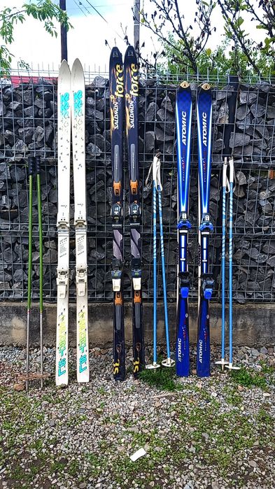 Vand 3 perechi de schiuri