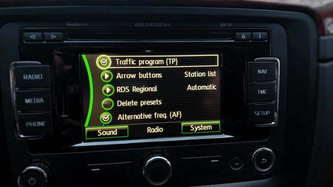 Radio CD mp3 Skoda Amundsen+ + Tuner TV Digital 885 navigatii Dynavin